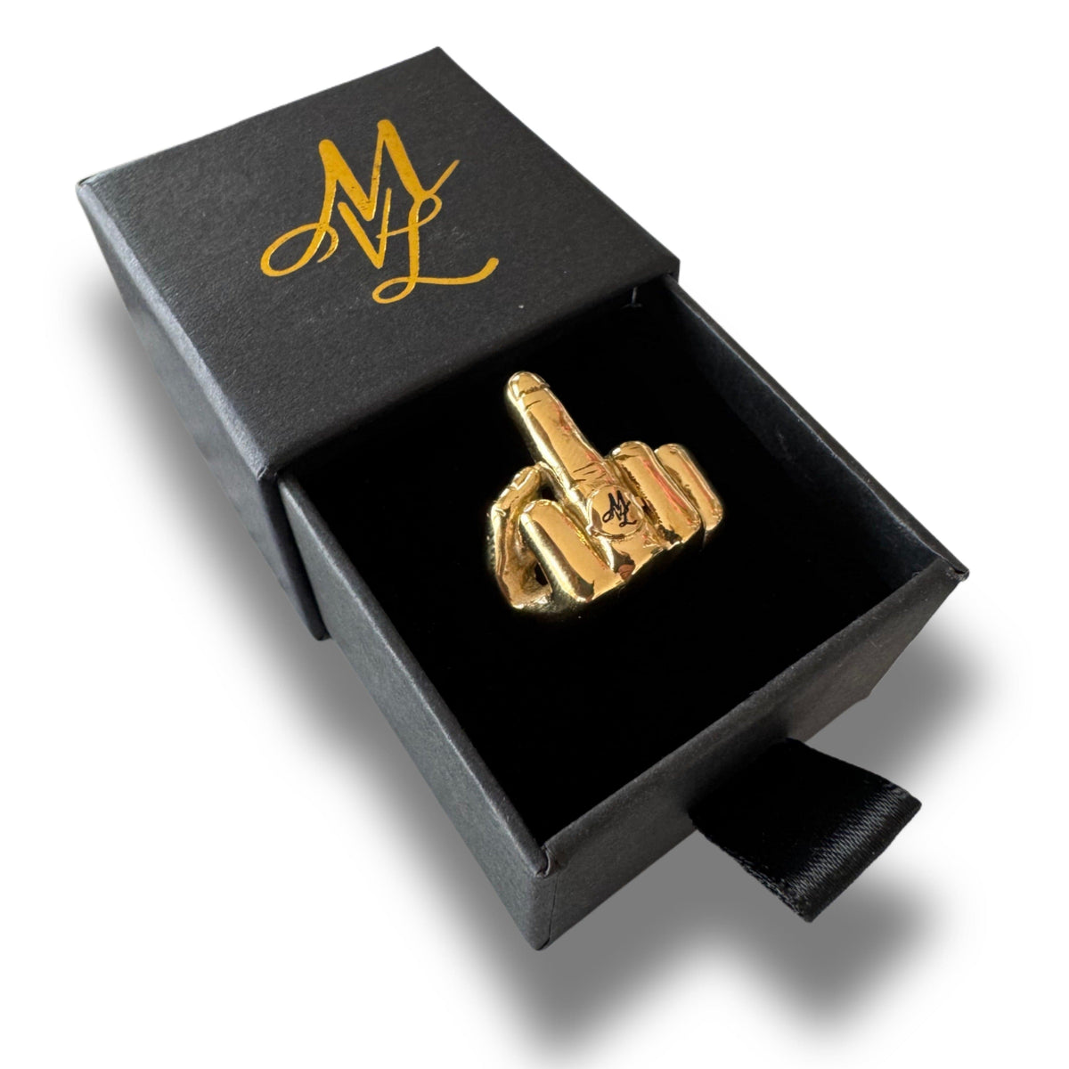 Mi Vida Loca MVL middle finger ring guld i öppen svart ringask med ML-monogram
