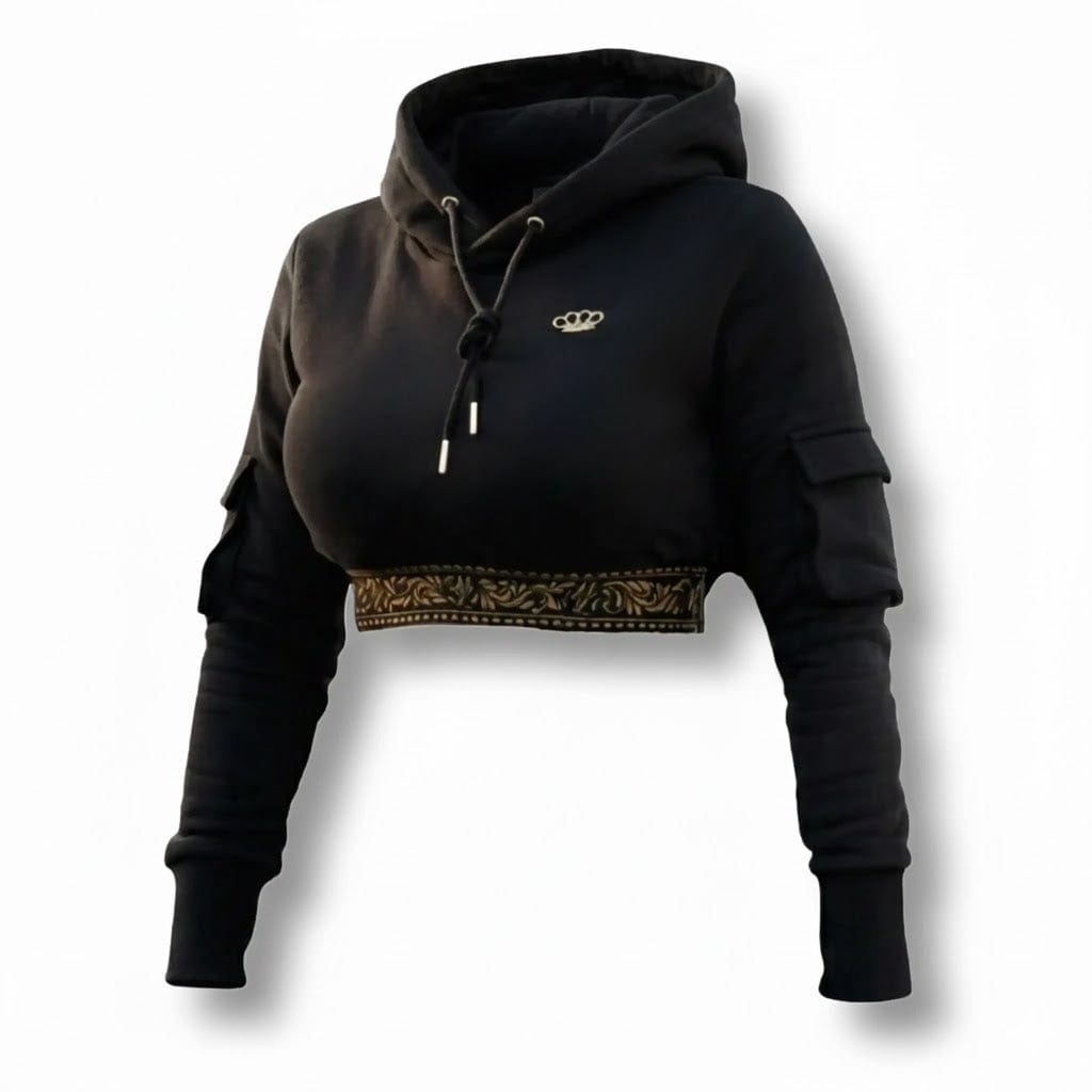 Zwarte cropped MVL Meander dames hoodie met gouden Meander band en cargozakken op witte achtergrond