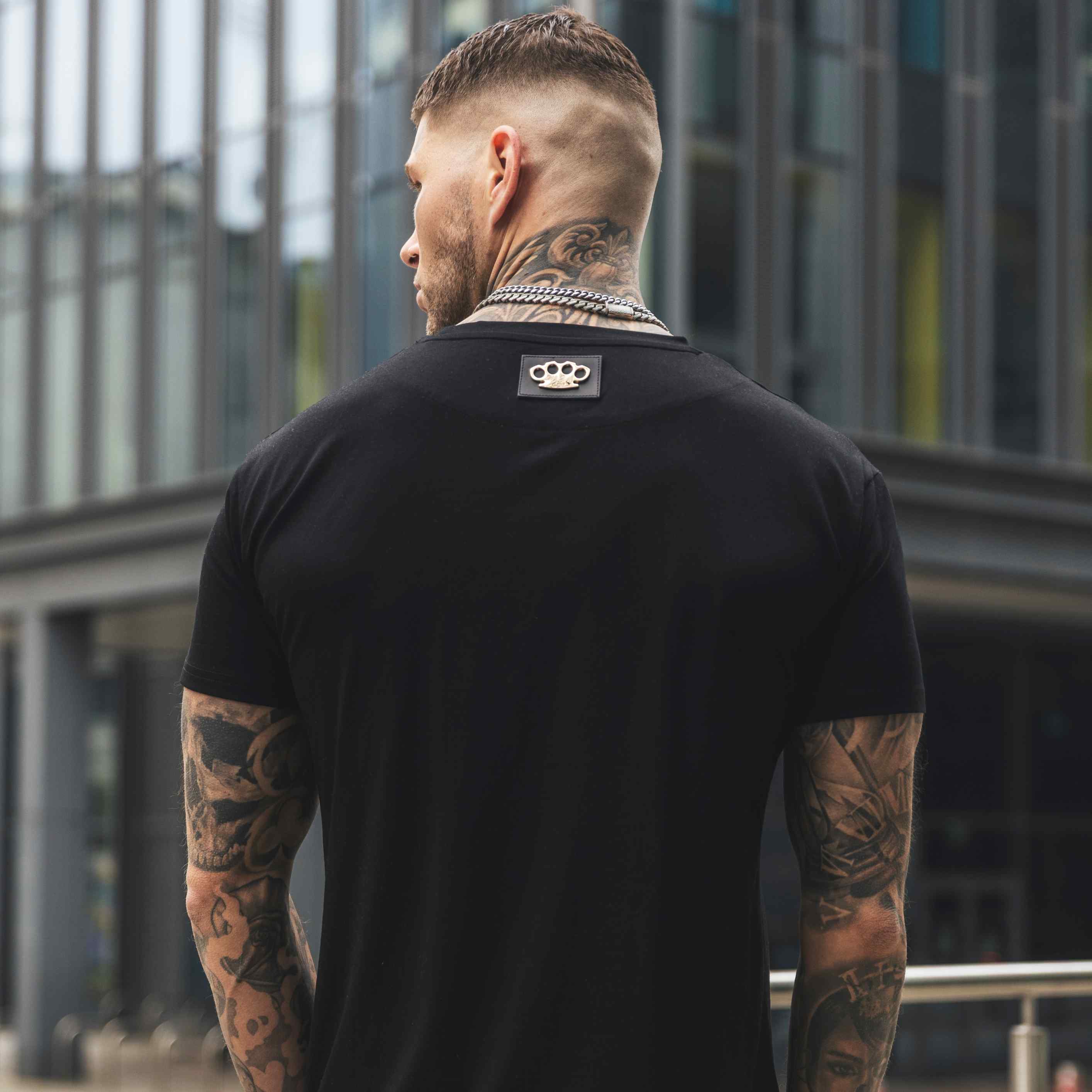 T-Shirt „Deffend your values“ – schwarz