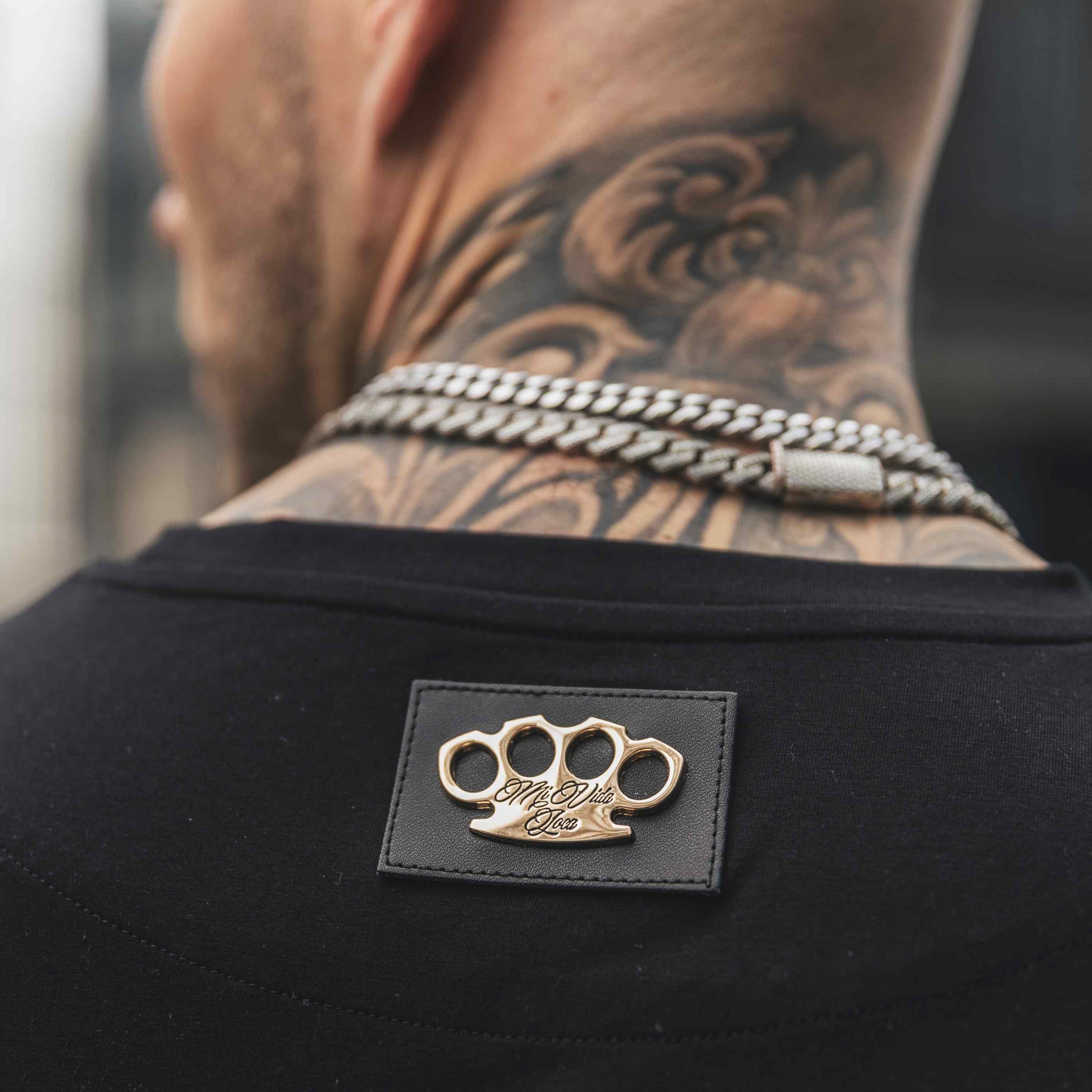 T-Shirt „Deffend your values“ – schwarz